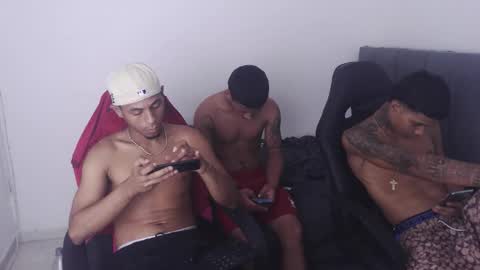 Snapshot of alphas_latins chatting on May 2026 06:21:02 AM alphas_latins online show from May 2026 06:21:02 AM