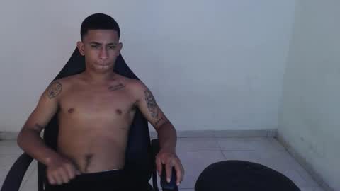 Snapshot of alphas_latins chatting on June 2026 07:08:02 PM alphas_latins online show from June 2026 07:08:02 PM