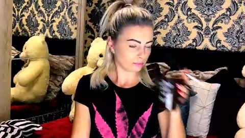 Snapshot of alyblonde chatting on December 2024 09:06:02 AM aly online show from December 2024 09:06:02 AM