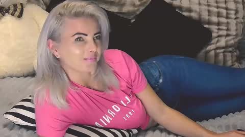 Snapshot of alyblonde chatting on March 2025 02:01:02 PM aly online show from March 2025 02:01:02 PM