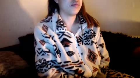 Snapshot of alynfoxx chatting on June 2026 02:40:01 AM Alyn Maria online show from June 2026 02:40:01 AM