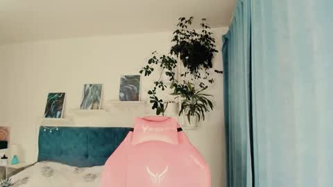 Alysa online show from December 2024 11:44:01 AM