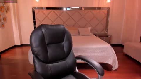 Aly  online show from October 2025 11:22:02 AM