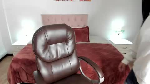 Snapshot of alyssia_wolds_1 chatting on February 2025 12:17:02 PM alyssia wolds online show from February 2025 12:17:02 PM