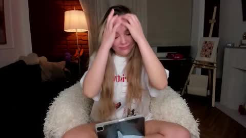 Snapshot of alyssmitsu chatting on December 2025 02:05:02 AM Alice online show from December 2025 02:05:02 AM