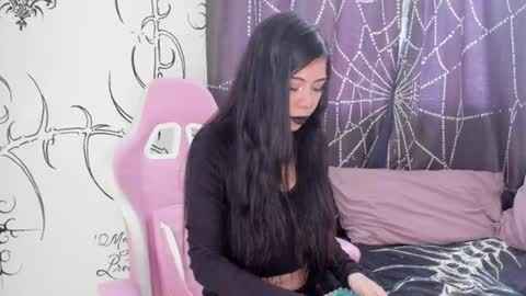 Snapshot of alyxroses chatting on June 2026 04:30:02 PM online show from June 2026 04:30:02 PM