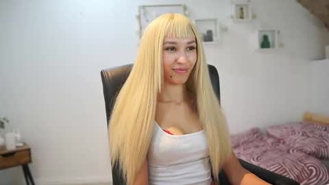 Amai  Liu online show from September 2025 06:32:02 PM