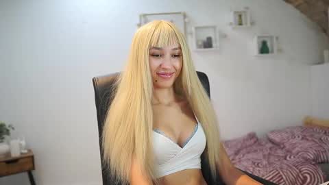 Amai  Liu online show from October 2025 05:43:02 PM