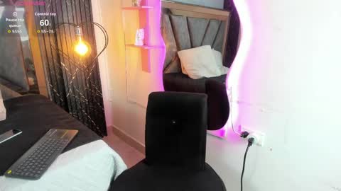 Snapshot of amaia_a chatting on May 2026 01:29:01 PM amaia_a online show from May 2026 01:29:01 PM