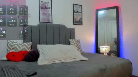 Hi Im AmaiaHelp me reach 100 likes online show from September 2025 11:49:02 PM