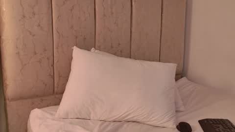 amaia_saenz_oa online show from March 2026 03:40:01 PM