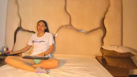 Amia y Sofia online show from November 2025 08:18:01 PM