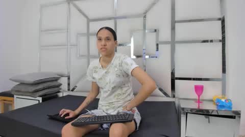 Amia y Sofia online show from November 2025 08:58:02 PM