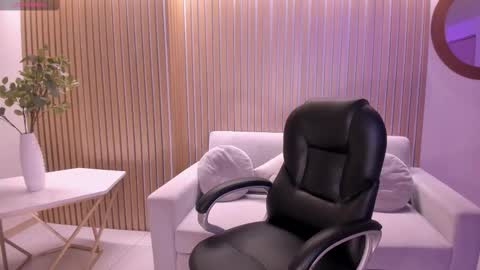 Amalia cruss online show from September 2025 08:10:01 PM