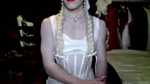 Amalie online show from October 2025 08:29:02 PM