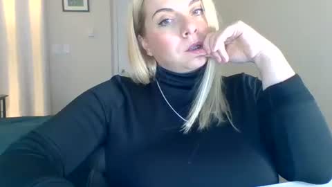 Amanda online show from October 2025 07:25:01 PM