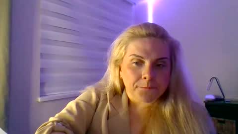 Amanda online show from November 2025 06:02:02 AM