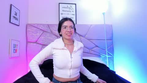 Snapshot of amara_velle chatting on April 2026 01:04:02 PM amara velle online show from April 2026 01:04:02 PM