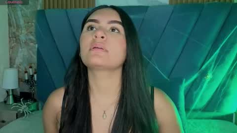 amarahanks_ online show from October 2025 12:07:02 PM