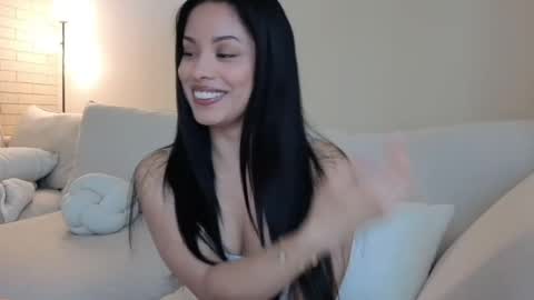 amaya_floress online show from April 2026 12:51:02 PM
