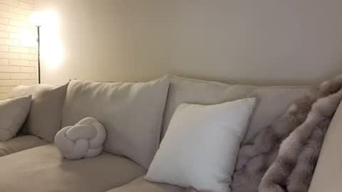 amaya_floress online show from April 2026 06:17:01 AM