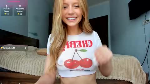 Snapshot of amazing_roxana chatting on July 2026 03:29:01 PM Roxy online show from July 2026 03:29:01 PM