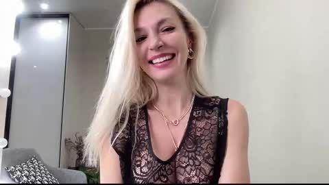 Snapshot of amazingkelly chatting on November 2025 08:45:01 AM Kelly online show from November 2025 08:45:01 AM