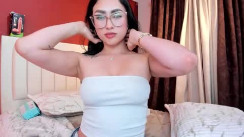 Snapshot of ambaar5 chatting on September 2025 01:53:01 AM Sara  online show from September 2025 01:53:01 AM