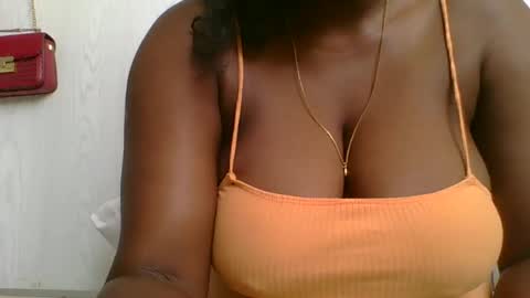 Snapshot of ambar_jasiri chatting on December 2024 10:13:01 AM Mia online show from December 2024 10:13:01 AM