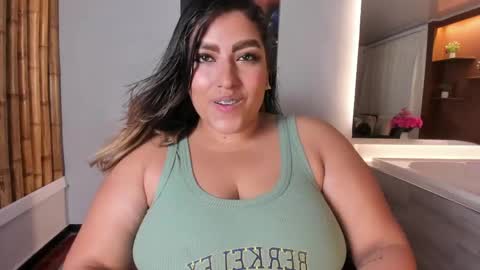 Ambarbrownn  online show from June 2026 02:27:01 AM