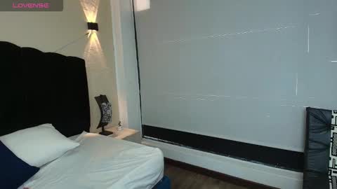 Ambar Ross online show from October 2025 07:56:01 PM