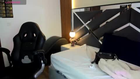 Ambar Ross online show from March 2026 12:30:01 PM