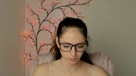 Snapshot of amber__r chatting on June 2026 05:45:01 AM Amber online show from June 2026 05:45:01 AM