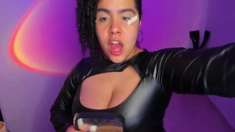 Snapshot of amber_smith20 chatting on April 2026 12:48:01 AM find me here --- online show from April 2026 12:48:01 AM