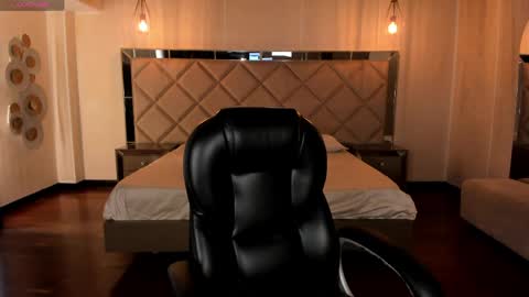  Amber   online show from April 2026 05:32:01 PM