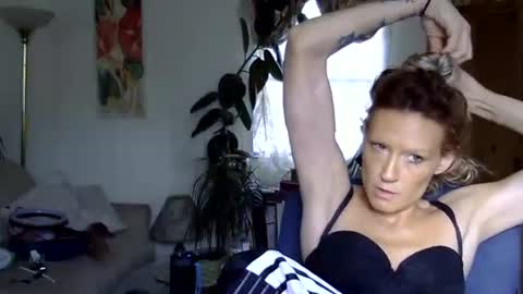 Kaligirll online show from May 2026 11:32:01 PM