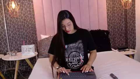 Amber online show from November 2025 12:49:02 PM