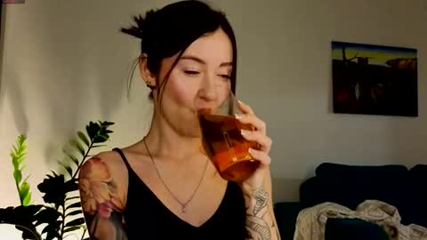 Moon inst 4mbientmoon online show from February 2026 05:09:02 PM