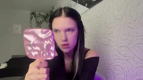 Alica online show from November 2025 10:45:02 AM