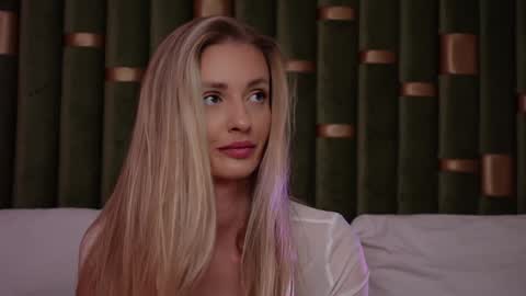 Amelia online show from February 2025 09:36:01 AM