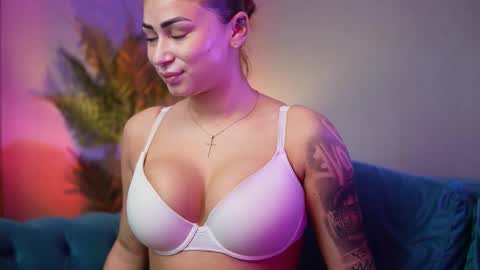  Amelia  online show from November 2025 09:35:01 PM