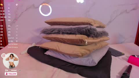 Snapshot of amelie_leigh chatting on January 2025 07:15:01 AM Alejandra online show from January 2025 07:15:01 AM