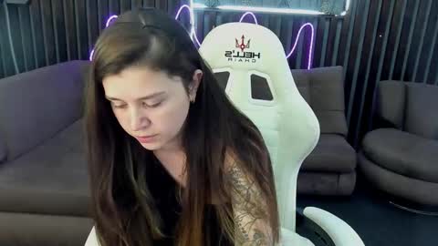 amellymillyy online show from September 2025 12:38:02 PM