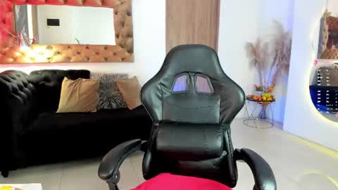 Snapshot of amelyamann chatting on July 2026 12:59:01 PM online show from July 2026 12:59:01 PM