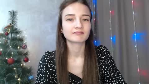 Julia  online show from December 2025 08:45:02 AM