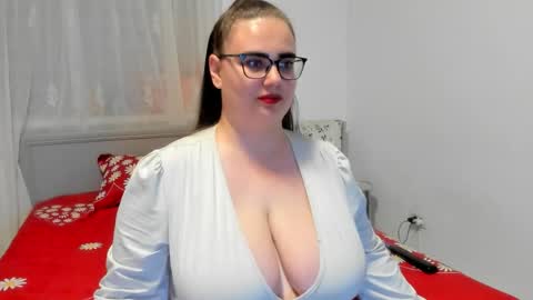 Amira Vyxen online show from June 2026 07:52:01 PM