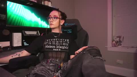 Snapshot of amirinsworld chatting on April 2026 01:01:02 AM Am-er-in online show from April 2026 01:01:02 AM