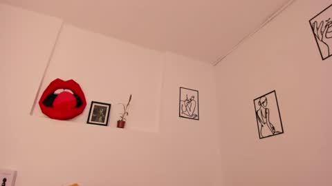 Snapshot of amisi_ari chatting on January 2025 05:59:02 PM hi guys im ariani ill be off till december 1st for vacation if u want u can add me on snapchat by bio and talk or play there online show from January 2025 05:59:02 PM