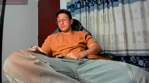 Snapshot of amon__ashford chatting on July 2026 04:33:02 AM amon__ashford online show from July 2026 04:33:02 AM