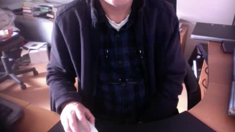 Snapshot of amor2200 chatting on December 2024 10:53:02 AM Amor2200 online show from December 2024 10:53:02 AM